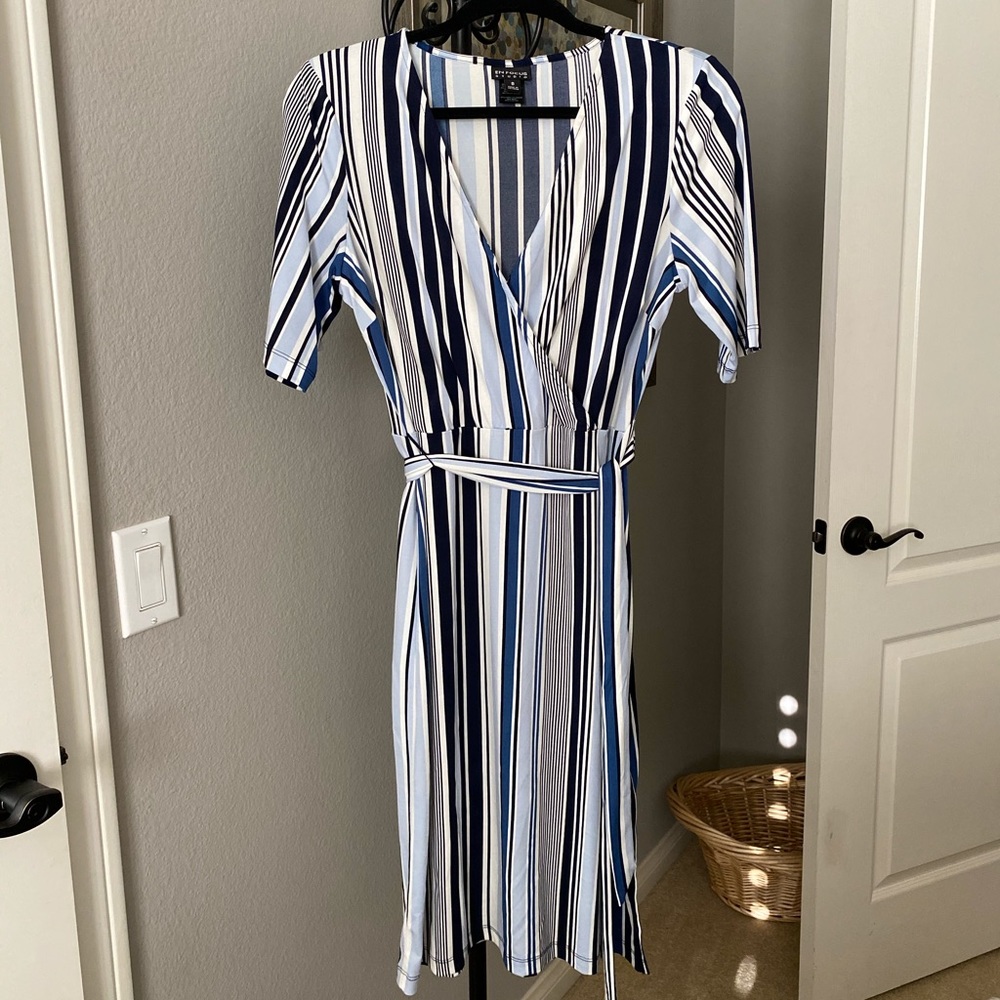 En Focus wrap dress striped size 8